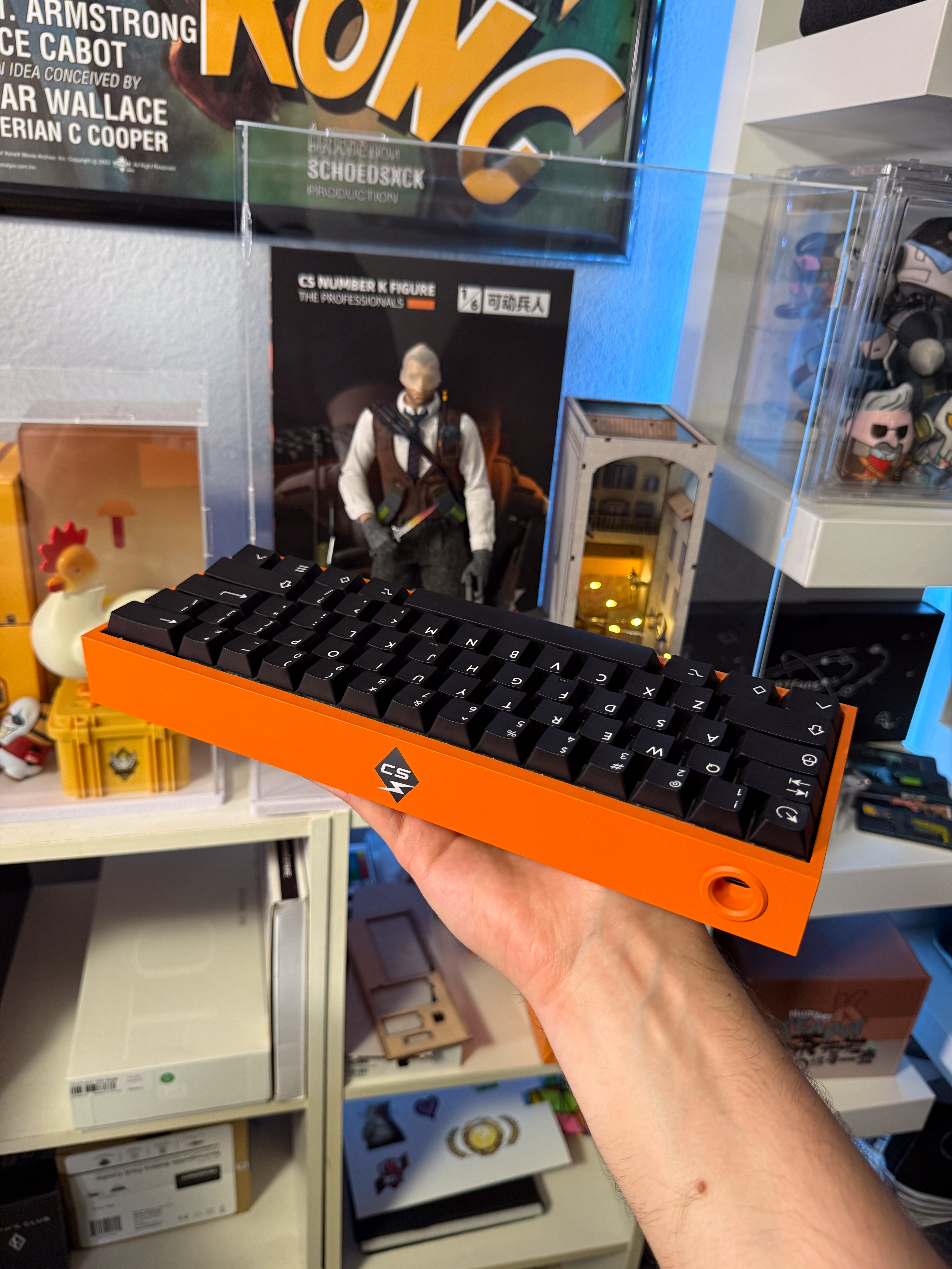 Pouring silicone mold into gh60 case for sound dampening